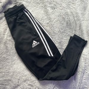 Super cute and trendy black and white joggers!